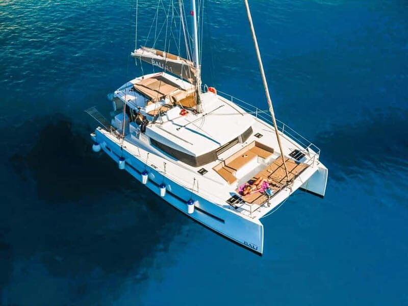 Dia Island Catamaran  Premium Lunch, Open Bar, Small Group - What Makes This Tour Stand Out?