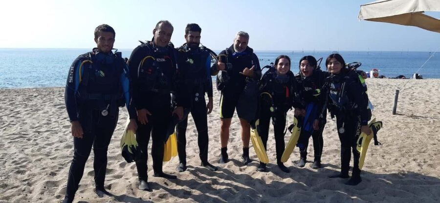 DISCOVER RECREATIONAL SCUBA DIVING. - The Practical Details