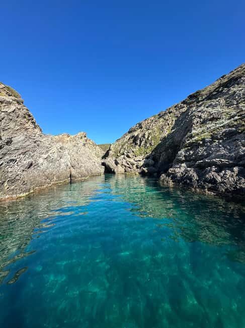 Discover the Îles d'Or in a brand new private boat for 14 people. - FAQ