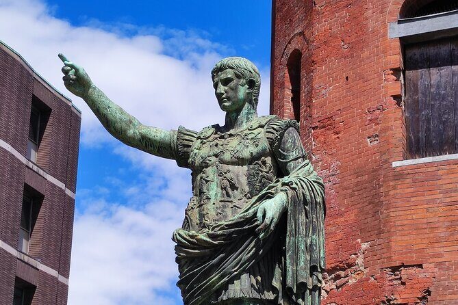 Discover Turin between art and wine tastings - Stop 1: Porta Palatina