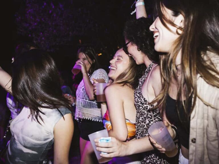 Dresden: Bachelorette Bar & Club Tour Champagne, Shots & Party - The Itinerary in Detail