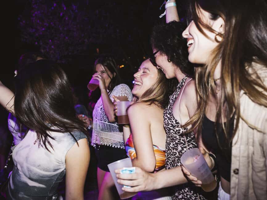 Dresden: Bachelorette Bar & Club Tour Champagne, Shots & Party - The Itinerary in Detail