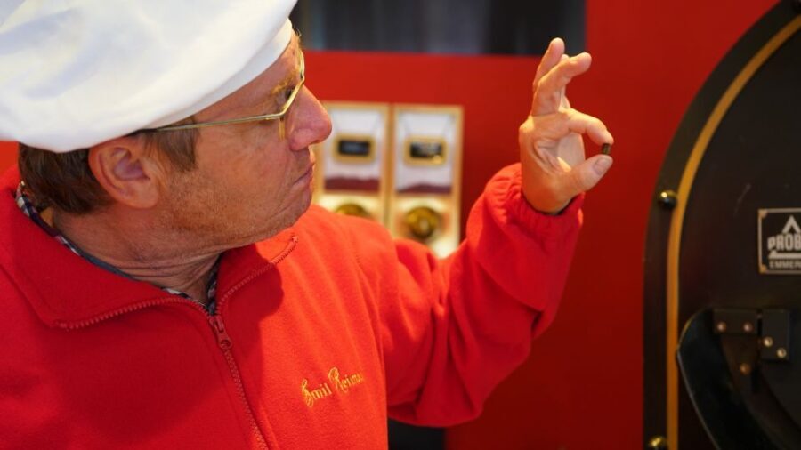 Dresden: Guided Bus Tour to Stollen Bakery with Tasting - The Itinerary and Experience Breakdown