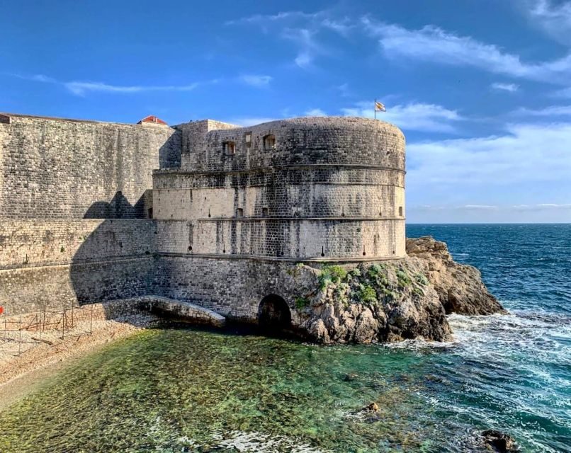 Dubrovnik: Old Town & City Walls Private Walking Tour - Strolling Dubrovnik’s Medieval Streets
