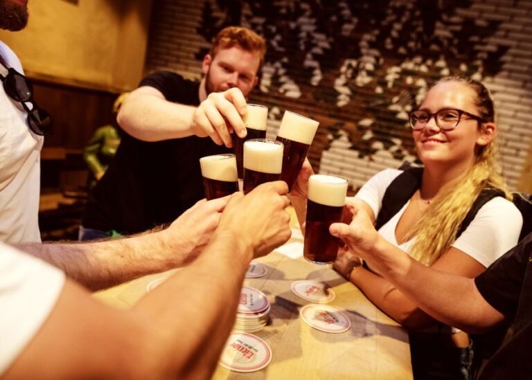 Düsseldorf: Brewery Tour with Alt Beer Tastings - Tasting & Socializing