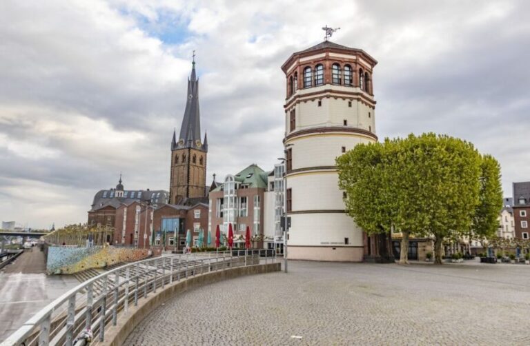 Dusseldorf: Capture the most Photogenic Spots with a Local - Discovering Hidden Corners and Iconic Landmarks