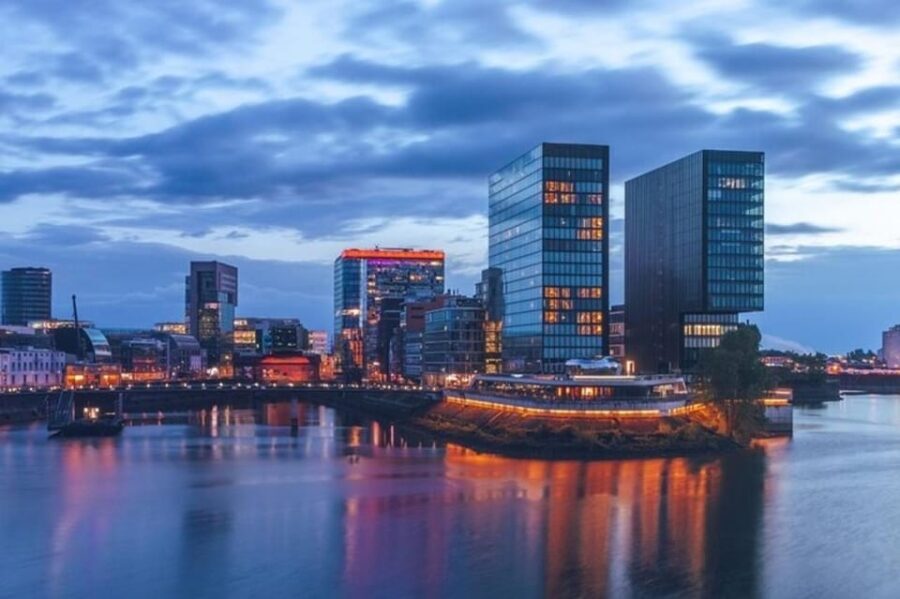 Dusseldorf : Highlights Walking tour with A Guide - How the Tour Works