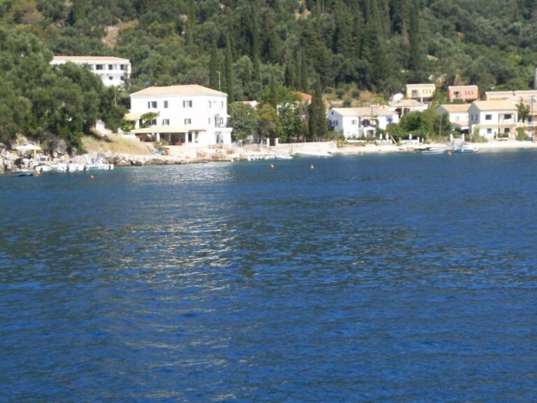 East coast cruise - Sightseeing and BBQ Lunch - What to Expect During the Tour