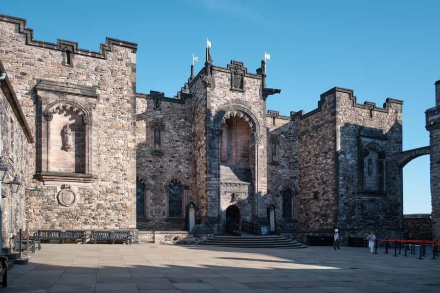 Edinburgh: Castle Guided Tour & Holyrood Palace Ticket - What Makes This Tour Stand Out?