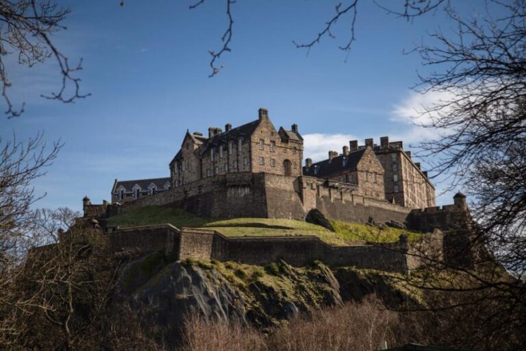 Edinburgh Castle & Royal Mile Walking Tour - Ticket Included - Why This Tour Might Be Perfect for You