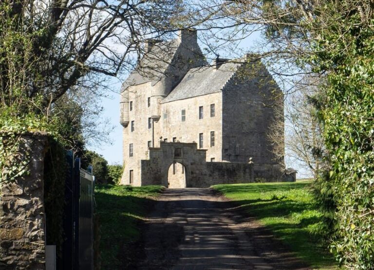 Edinburgh: Outlander and Castles Filming Locations Day Tour - What’s Included and What’s Not