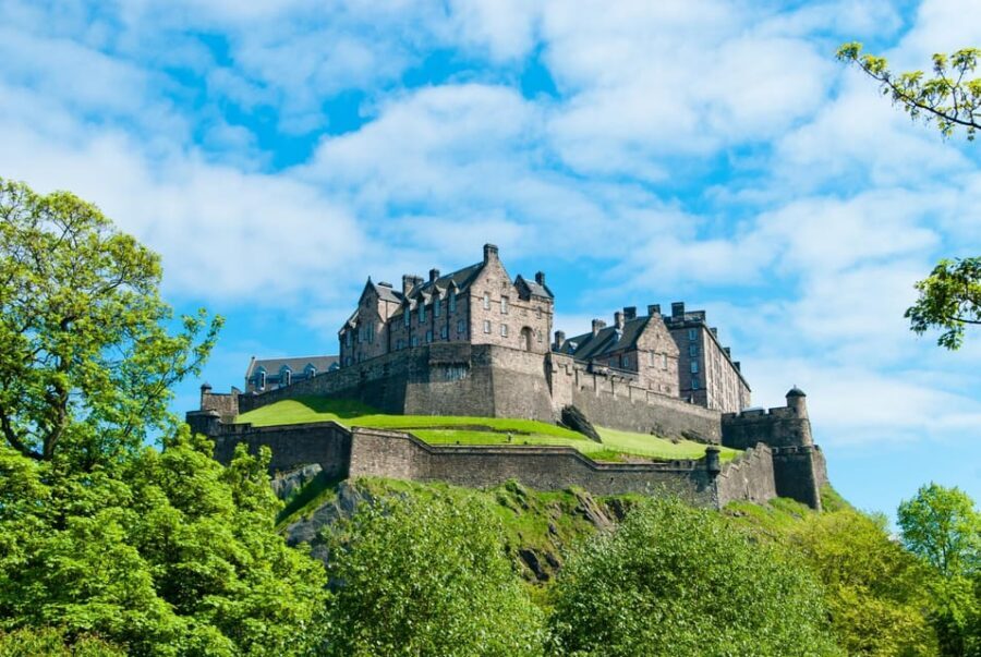 Edinburgh Overnight Trip with Accommodation - The Charm of Old Town and the Royal Mile