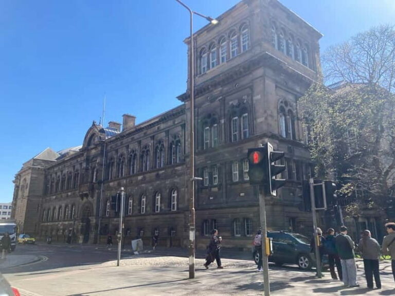 Edinburgh: Tales from the Old Town Guided Walking Tour - Authentic Insights from Travelers