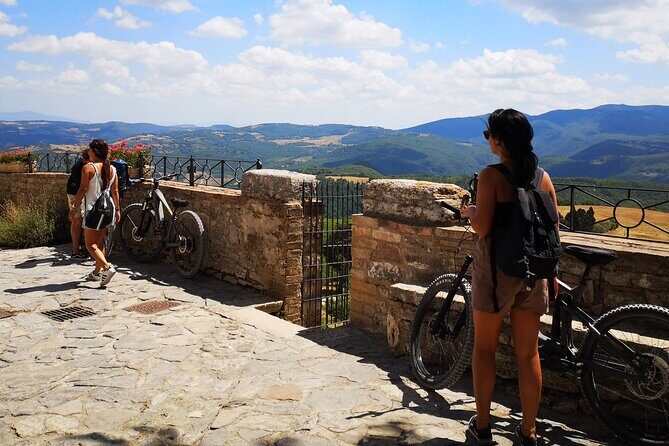 Enobike tour to Lake Corbara and Titignano Castle - Who Will Love This Tour?