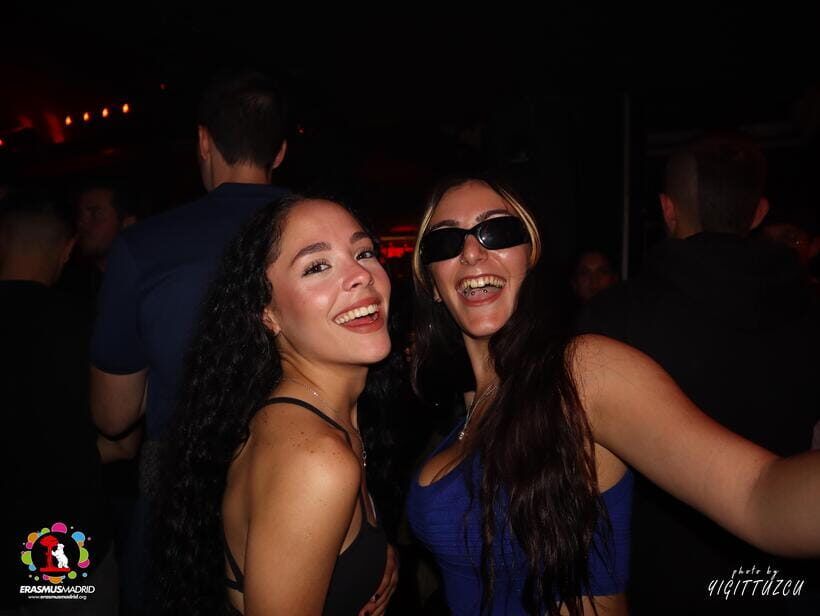 Erasmus,Internationals Madrid All-Uni Welcome Party Pubcrawl - An In-Depth Look at the Madrid Pub Crawl Experience