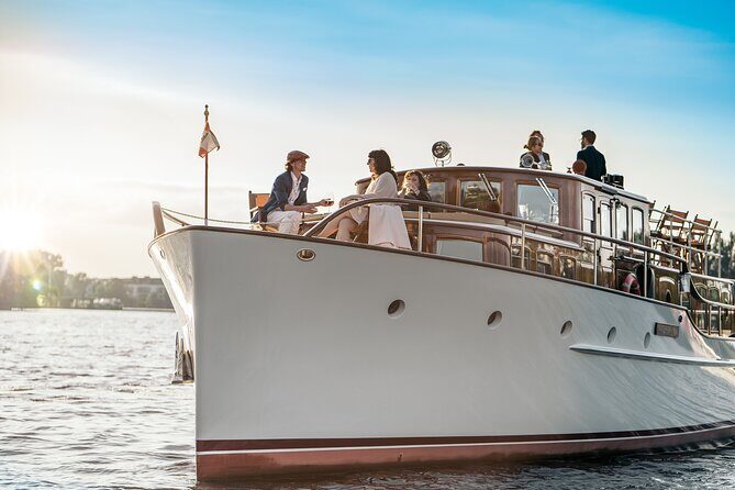 Evening aperitif tour aboard the motor yacht Fitzgerald - The Itinerary and Its Highlights