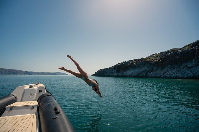 Exclusive cruise experience in Santorini - Exploring Volcanic Islands: Otherworldly Landscapes & Hot Springs