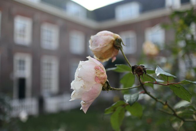 Explore hidden streets with friends - Private Tour - Practical Details and Tips