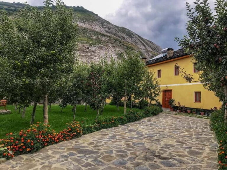 Explore Rabdisht: Guided Tour of the Stone Village - A Detailed Look at the Rabdisht Tour