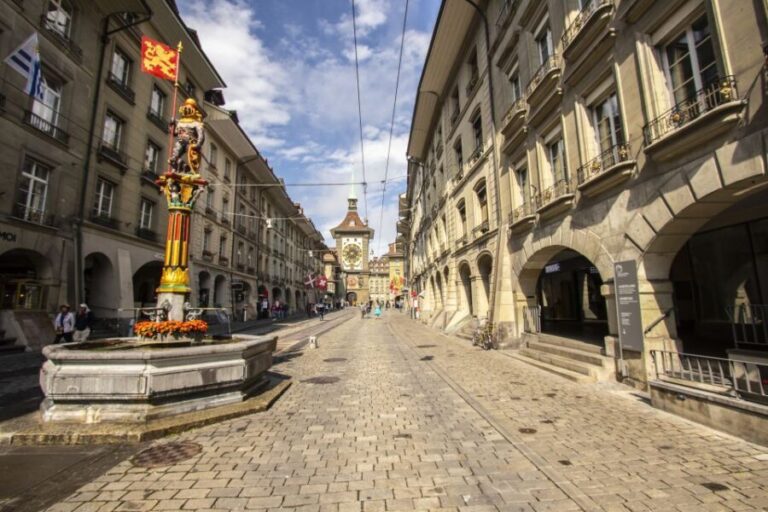 Explore the best guided intro tour of Bern with a Local - Authentic Perspectives from Past Travelers