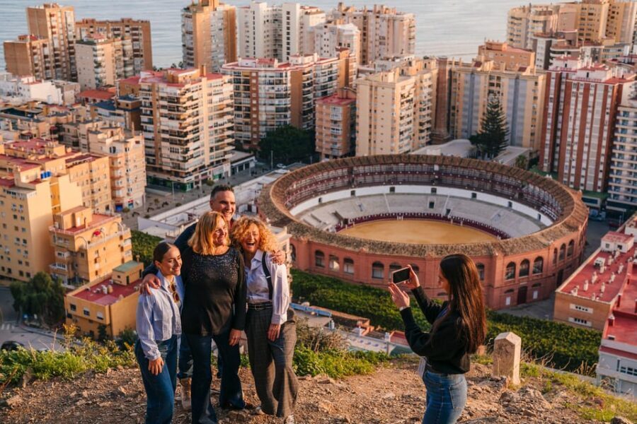 Express tuktuki tour in Malaga: Gibralfaro Viewpoint and Photography - What Makes This Tour Stand Out?