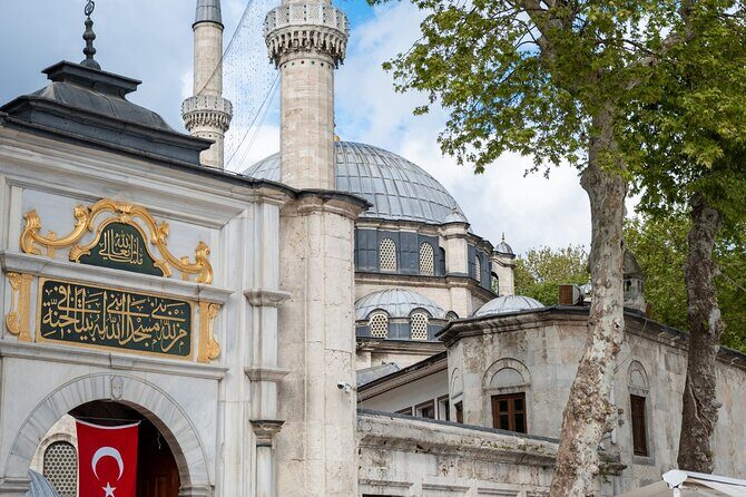 Eyüp Sultan Mosque and Eyüp District Istanbul Walking Tour - The Eyüp District: Walking Through a Living Tradition