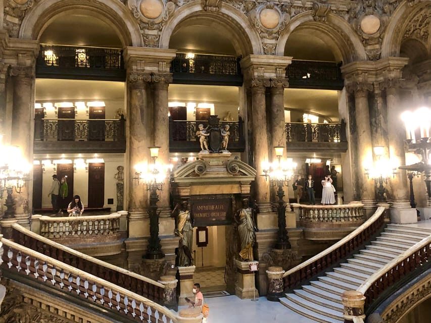Family-friendly treasure hunt at Opera Garnier - A close look at the experience