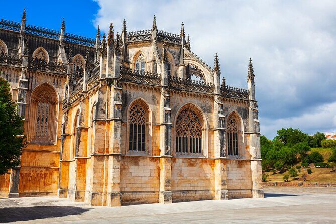 Fatima, Batalha, Nazare &Obidos Private Full Day Tour from Lisbon - Who Would Enjoy This Tour?