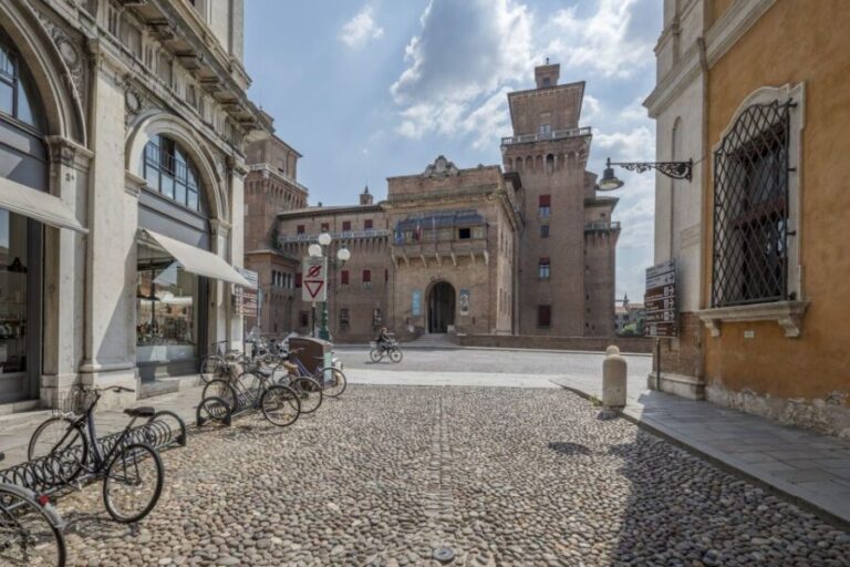 Ferrara: City Highlights Walking Tour with Local Guide - Discovering the Palazzo dei Diamanti