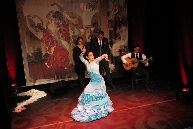 Flamenco Show and Tapas in Seville - Starting Off: Meeting in the Heart of Seville