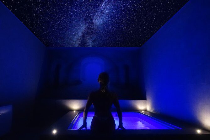 Floating sessions under the stars in private spas - The Experience’s Strengths and Drawbacks