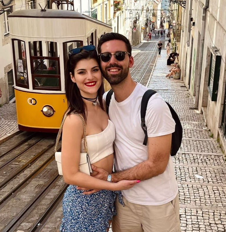 Florence: Chianti Wineries Tour with Wine Tasting - Free Time and Scenic Views