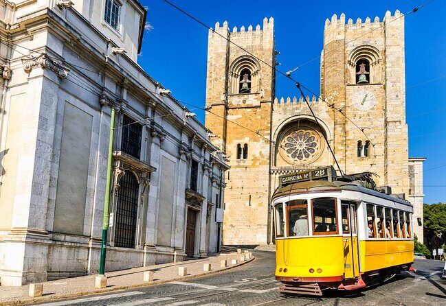 Food & Wine Tour of Lisbon in Private Eco Tuk Tuk - Who Is This Tour Best For?