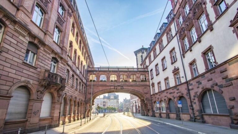 Frankfurt: Capture the most Photogenic Spots with a Local - Authenticity and Value