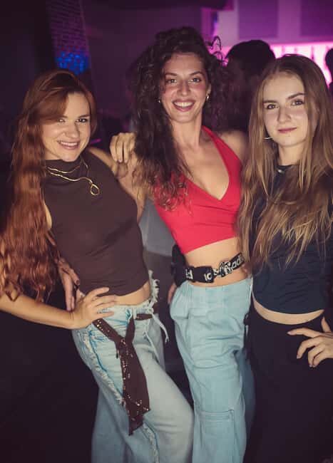 FREE pub Crawl with optional 1 hour open bar and 3 VIP clubs - The Breakdown of the Pub Crawl Experience