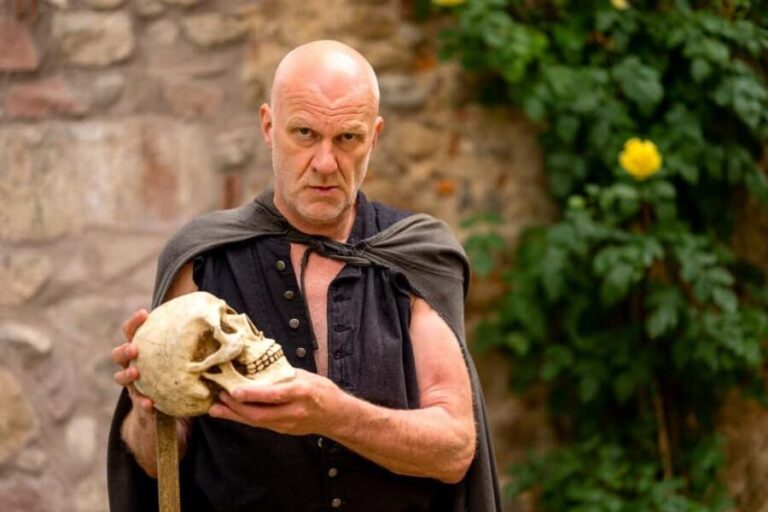 Freiburg: Ghost walk with Historix-Tours "Murderers, graves, and ghosts" - An in-depth look at the ghost walk experience