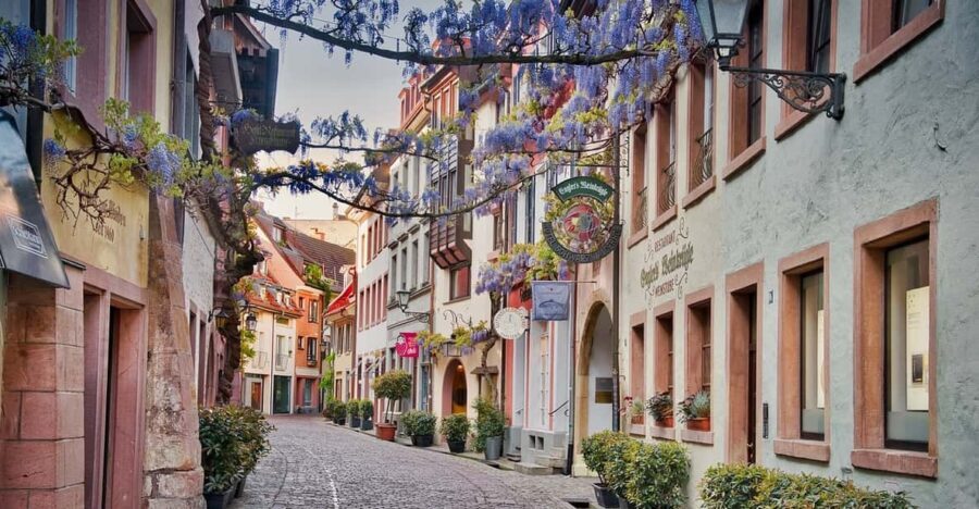 Freiburg im Breisgau: old town group walking tour Italian - Starting Point: Rathausplatz