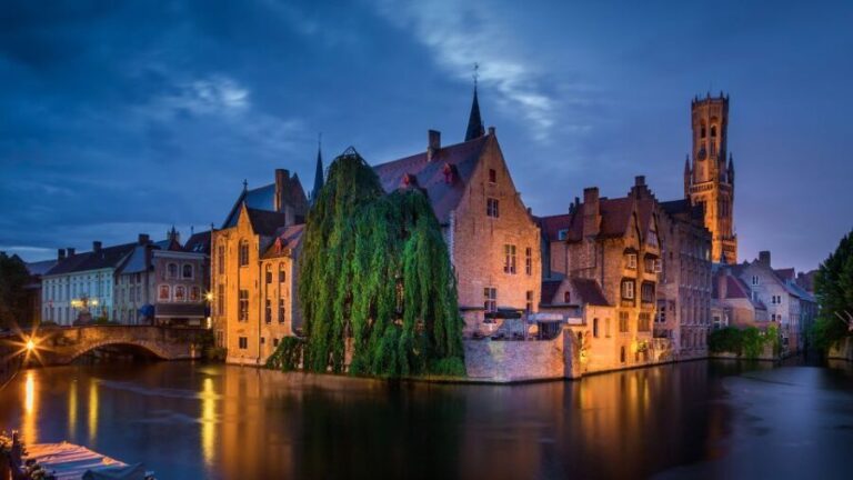 From Amsterdam: Day Trip to Bruges in Spanish - Guided Tour of Bruges: Highlights and Insights