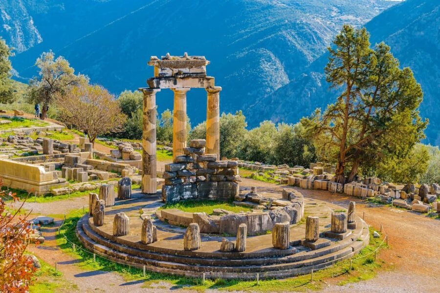 From Athens: Private Delphi and Thermopylae Guided Day Trip - Thermopylae: The Legendary Battlefield