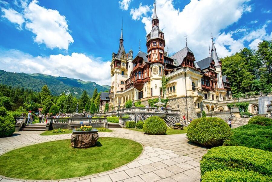 From Bucharest: Day Trip to Sinaia - The Adventure Begins: Transportation and Pickup