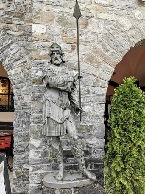 From Bucharest: Private tour to Peles Castle 6 Hours - Detailed Breakdown of the Itinerary