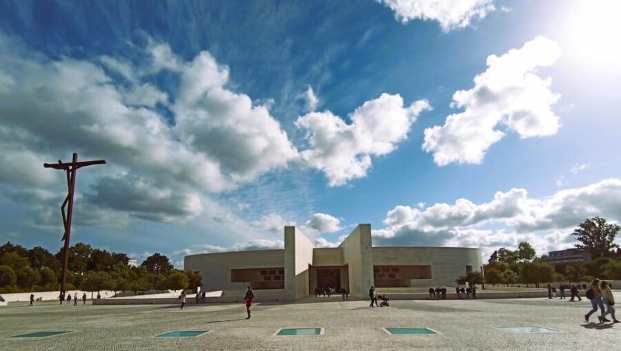 From Coimbra: Sanctuary of Fátima and village of the Little Shepherds - Analyzing the Value