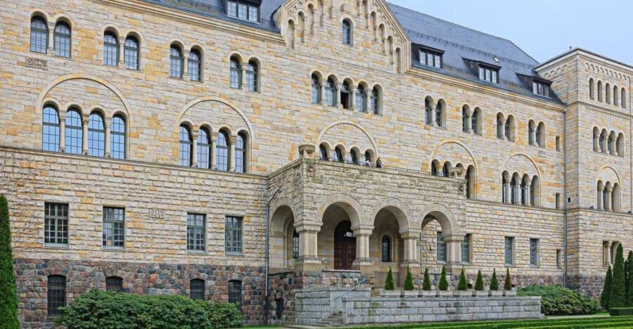 From Golden Age to Fall and Rebirth of Poland - The Fine Details: What Makes This Tour Stand Out?