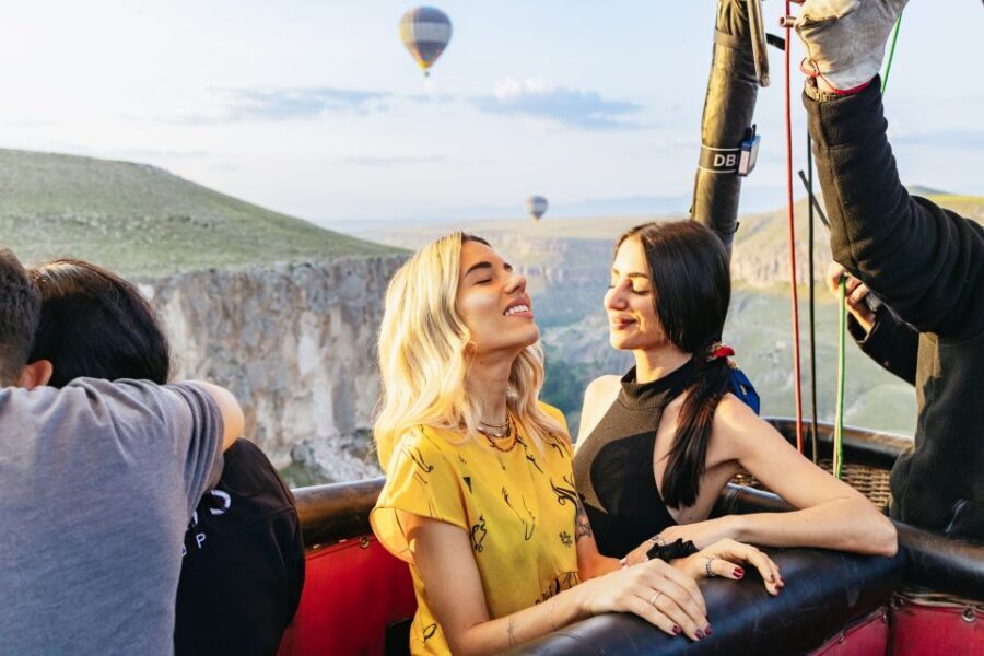 From Istanbul: 3-Day Cappadocia Tour with Balloon Ride - Transport, Comfort, and Group Dynamics