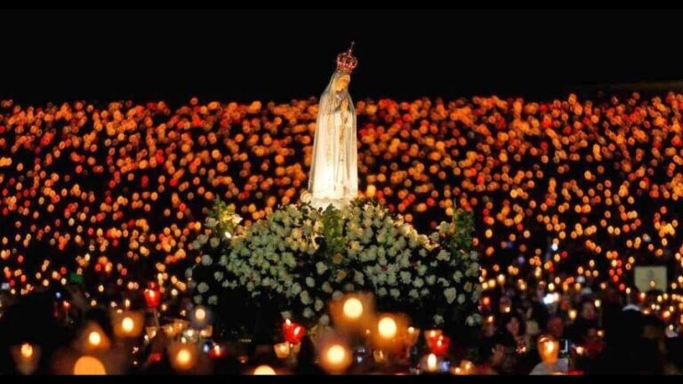 From Lisbon: Fatima, Nazaré, Óbidos Full-Day Trip - Visiting the UNESCO Batalha Monastery