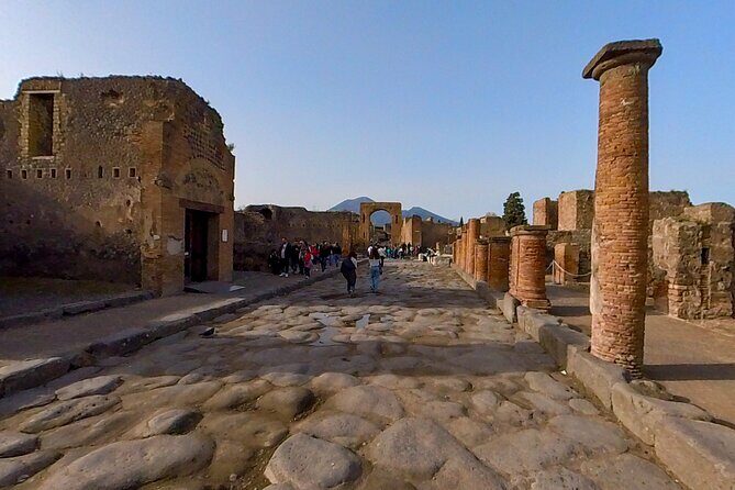 From Naples to Pompeii: Unlock the Secrets of the Past - The Experience from a Traveler’s Perspective