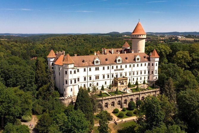 From Salzburg to Prague, Private Transfer with 2h of Sightseeing - Who Should Book This Transfer?