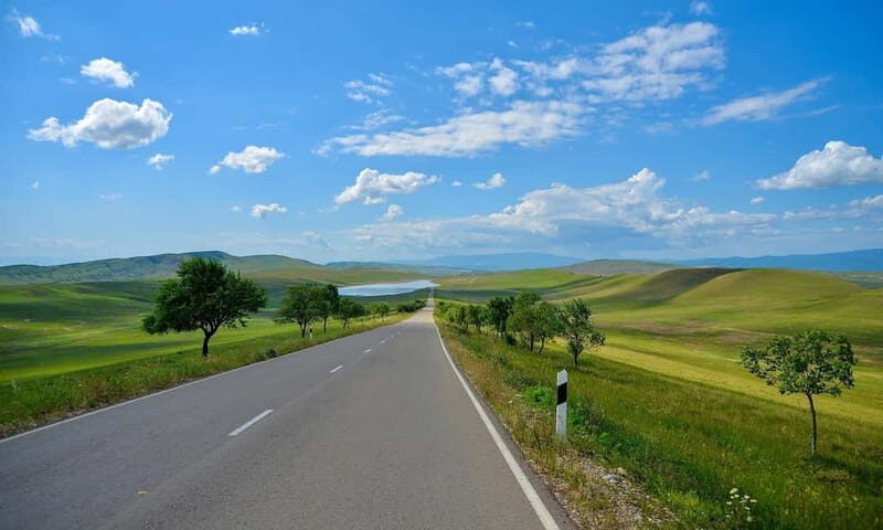 From Tbilisi: Rainbow Mountain & David Gareja Monastery Trip - What Sets This Tour Apart?