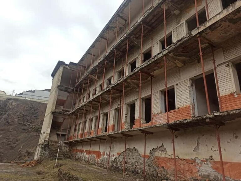 From Tirana: Spaç Prison Tour with Entrance Fees - Visiting the Miners and Forced Labor Sites