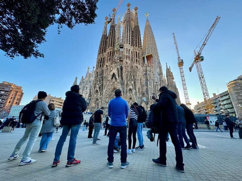 Gaudi Barcelona in 1 Day: Sagrada Familia, Park Guell, tapas - The Sum Up